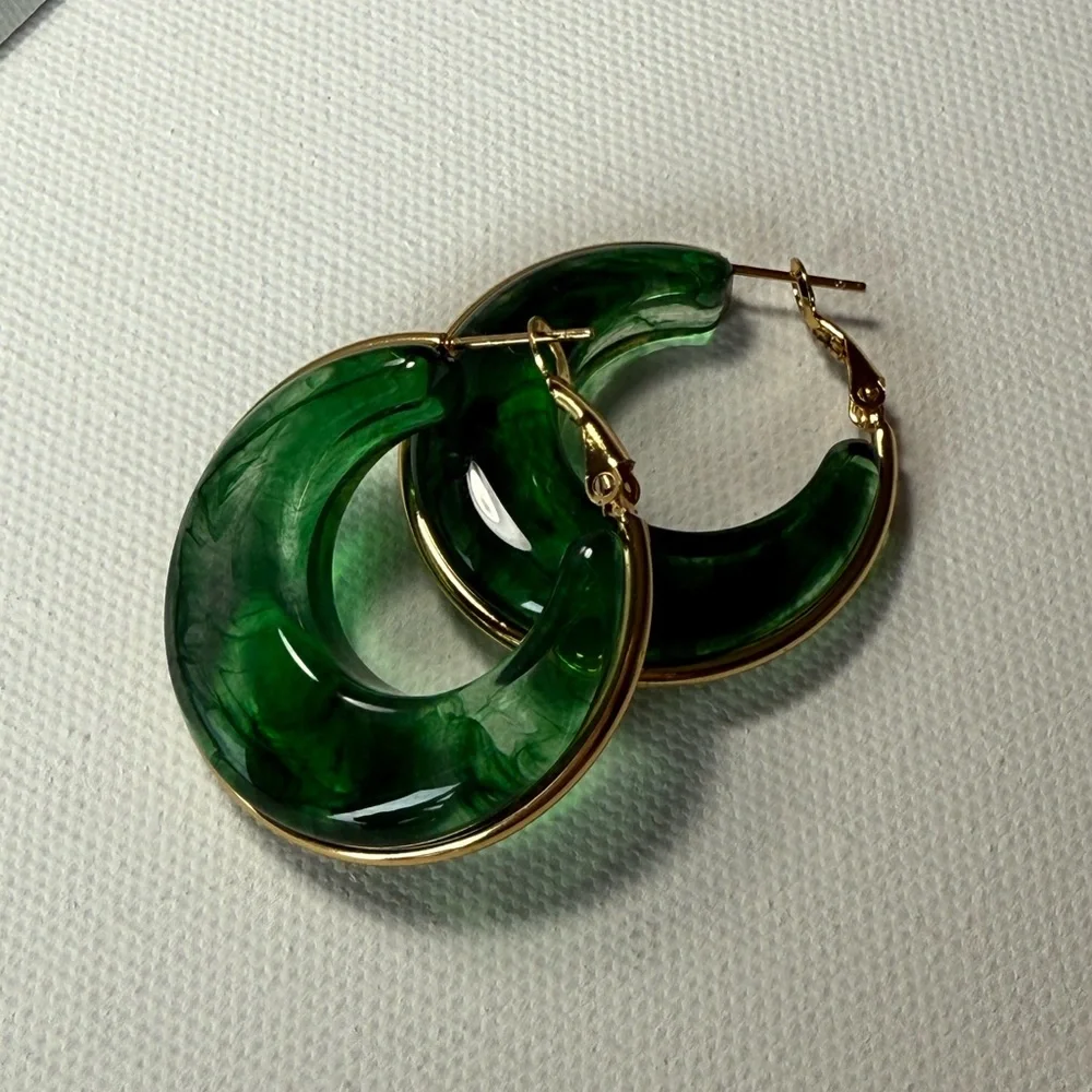 Elegant Tortoise Shell Gold Hoop Earrings Green earrings - Picture 5 of 9